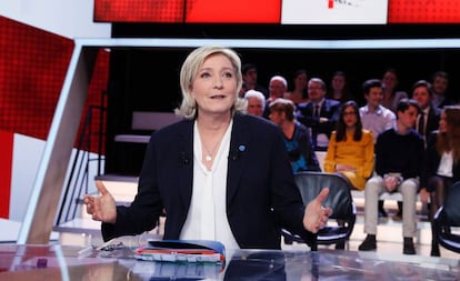 Marine Le Pen, candidata del ultraderechista Frente Nacional, este jueves en un programa de televisión francés.