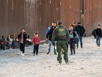 Migrants arrive at the staging area where they turn themselves to the U.S. border patrol, as the number of migrants surges in the border town of Lukeville, Arizona, U.S. December 14, 2023.