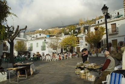 Pampaneira, plaza de la Iglesia.