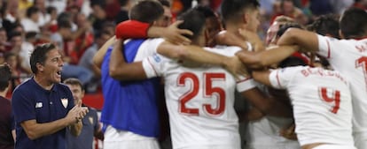 Toto Berizzo celebra el gol del tiunfo del Sevilla contra Las Palmas.