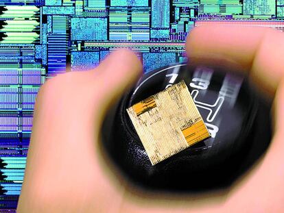 China utilizó un diminuto chip para espiar a Apple y Amazon y decenas de empresas de EE UU