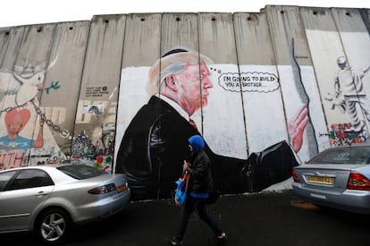 Grafiti del presidente de EE UU, Donald Trump, en el muro de separación israelí de la ciudad cisjordana de Belén, el pasado miércoles.