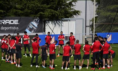 Los jugadores de Atlético durante el entrenamiento. 