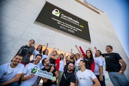 Parte del equipo de desarrollo de Bewor Tech. La empresa está incluida en la lista de compañías prestadoras de servicios electrónicos de confianza, como entidad autorizada a emitir en Europa el certificado digital.