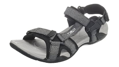 Chanclas deportivas de color gris.