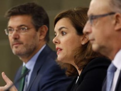 Santamaría amb els ministres de Justícia, a l'esquerra, i d'Hisenda.