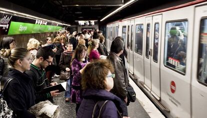 Tren de la Línea 3 del Metro de Barcelona, una de las líneas en las cuales se detectó amianto.