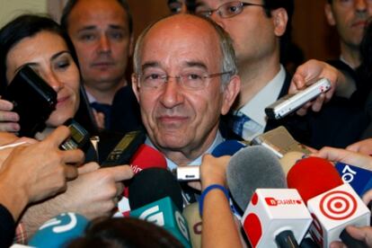 Miguel Ángel Fernández Ordóñez, tras intervenir en unas jornadas sobre el mercado laboral organizadas por el Banco de España y el Fondo Monetario Internacional.