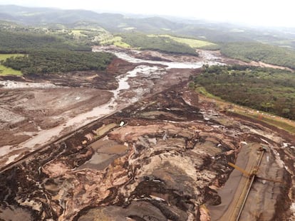 La rotura de una represa de líquidos residuales de una mina brasileña, en imágenes
