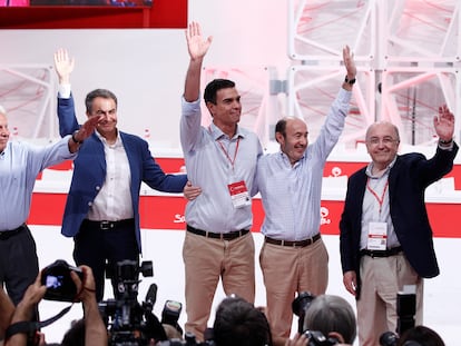 González, Zapatero, Sánchez, Rubalcaba y Almunia en el Congreso Extraordinario del PSOE de 2014.