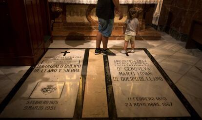 Tumba del general Queipo de Llano en la basílica de la Macarena, en Sevilla.