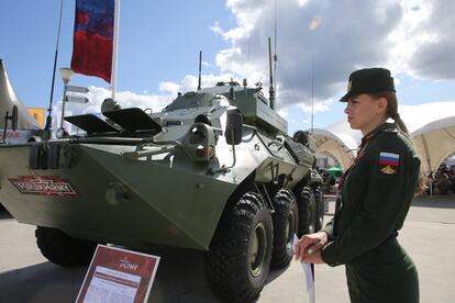 Un vehículo blindado de transporte militar, el pasado agosto en una exposición internacional de armamento en Kubinka, a las afueras de Moscú.