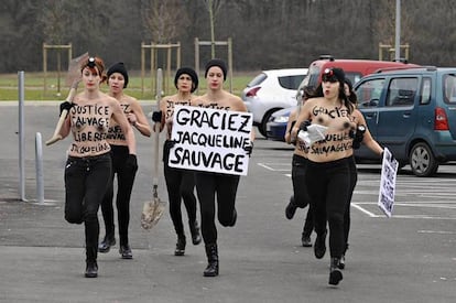 Activistas de Femen se manifiestan por el indulto a Jaqueline Sauvage en Enero.