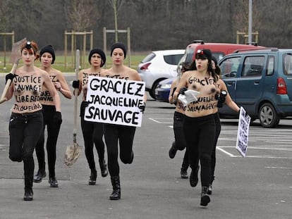 Activistas de Femen se manifiestan por el indulto a Jaqueline Sauvage en Enero.