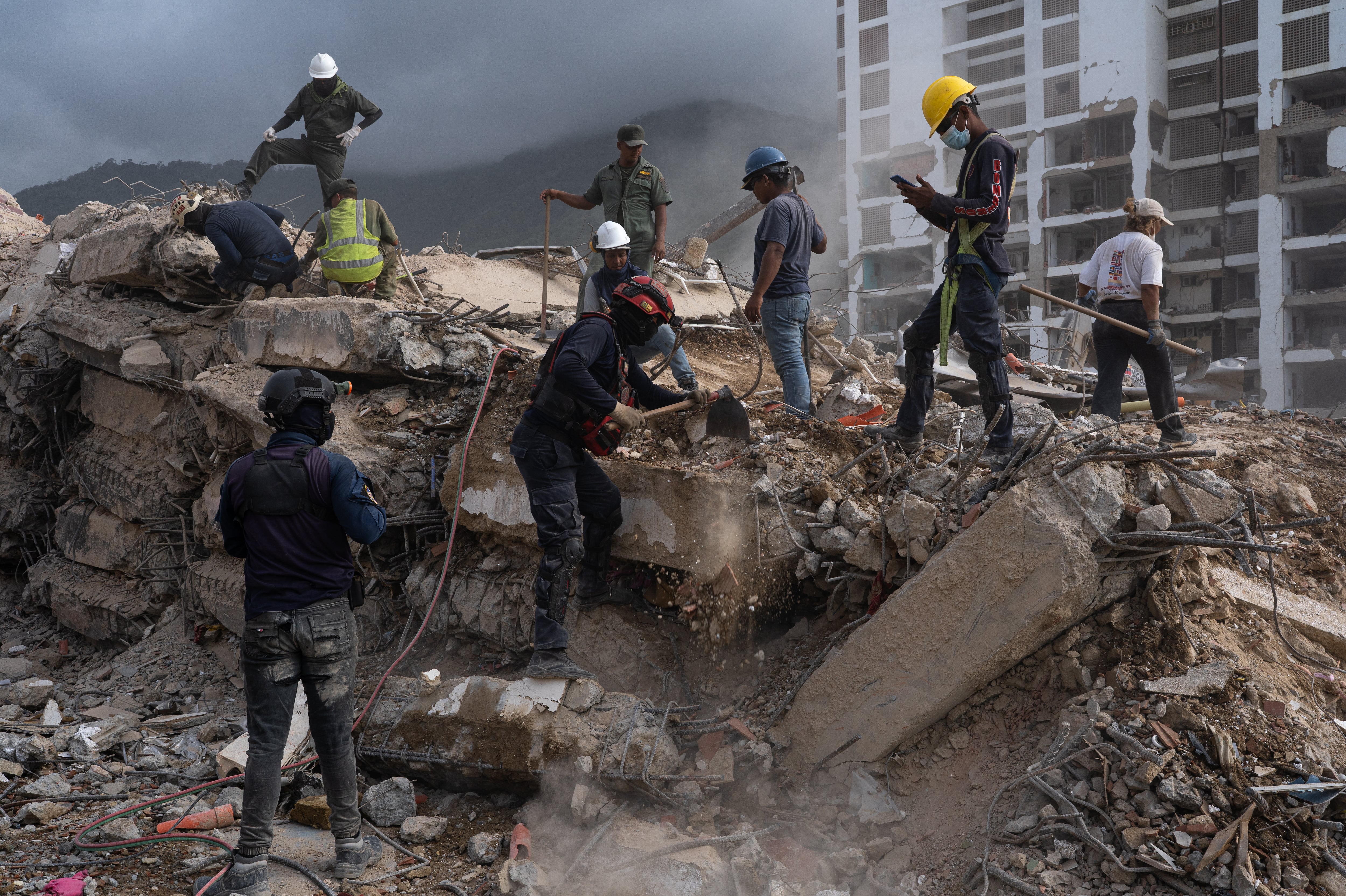 Una inyección para el terremoto y el apagón: el Gobierno avanza en el Congreso sin grandes reformas Una inyección para el terremoto y el apagón: el Gobierno avanza en el Congreso sin grandes reformas