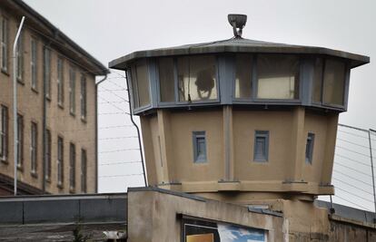 Una torre de vigilancia en la prisión central de la Stasi.