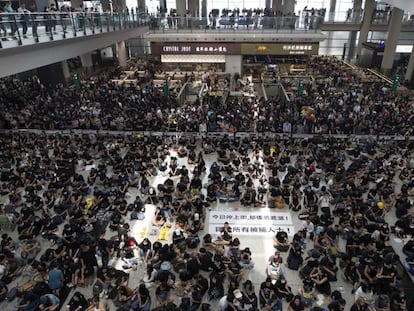 El aeropuerto de Hong Kong cancela todos los vuelos por las protestas