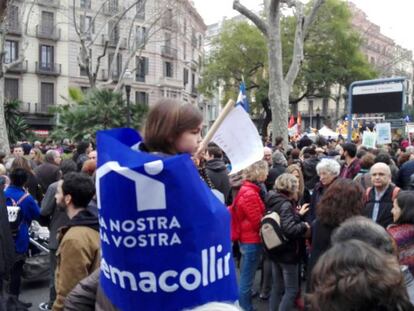 Manifestación multitudinaria en Barcelona por la acogida de las personas refugiadas.