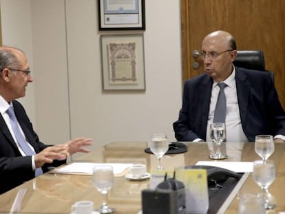 Geraldo Alckmin (PSDB) e Henrique Meirelles (MDB) em reunião em março de 2017, quando o tucano ainda era governador de São Paulo e Meirelles, ministro da Fazenda.