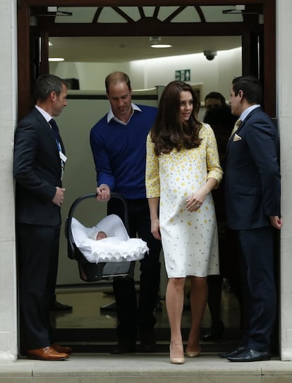Kate Middleton ingresó para dar a luz a las seis de la mañana (hora peninsular). La duquesa de Cambridge llegó en un discreto coche a la clínica, la misma en la que nació su primer hijo