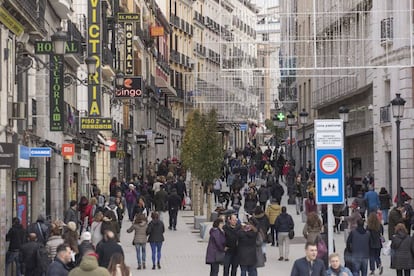 La nueva calle carretas peatonal en el centro de Madrid