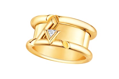 Inspirado en las fuerzas de la energía y el ritmo, este anillo ancho también rinde homenaje a las LV Initials. Como el resto de la colección es unisex.