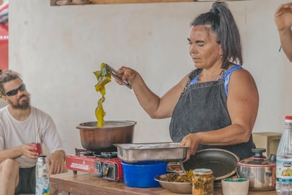 Carola Puracchio imparte un taller sobre el uso de algas en la cocina.