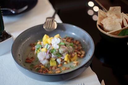 El ceviche Luna Maya de Indiano es de corvina marinada con zumo de lima, mango y chile habanero.