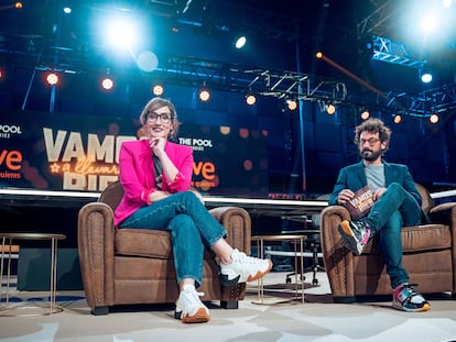 La presentorda y humorista Ana Morgade y el coproductor ejecutivo del programa Marc Amorós durante la presentación del nuevo programa de RTVE ‘Vamos a llevarnos bien’.