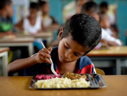 Crise econômica causa escassez de alimentos básicos e afeta a dieta dos cidadãos