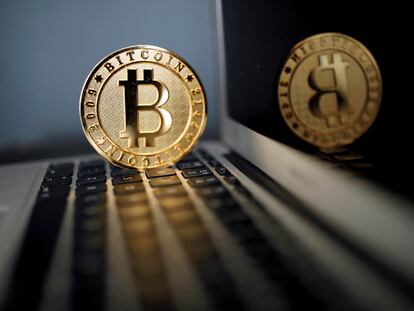 Bitcoin se dispara un 82% desde inicio de año y supera los 30.000 dólares por primera vez en el año