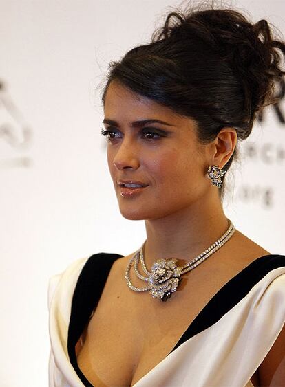 Amiga de la actriz española desde hace años y compañera profesional en &#39;Bandidas&#39;, Salma Hayek ha afirmado en el Festival de Cine de Dubai que está segura de que Penélope Cruz  se llevará a casa el Oscar a la mejor actriz secundaria por &#39;Vicky Cristina Barcelona&#39;.