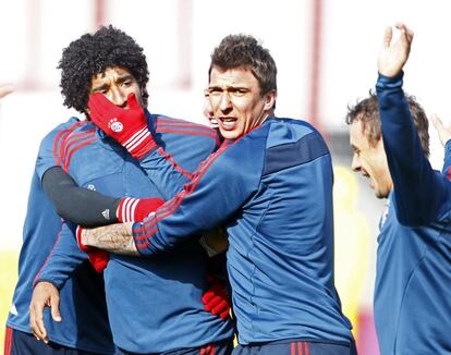 Dante, Bastian Schweinsteige, Mario Mandzukic y Rafinha durante el entrenamiento.