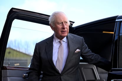El rey Carlos III visita la fábrica de cervezas Tower Brewery en Burton-Upon-Trent, el 24 de febrero de 2025.