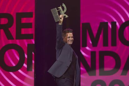 Alejandro Sanz recibe el Premio Ondas Nacional de Música a Arista del Año.