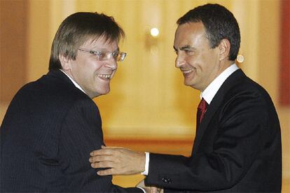 Zapatero recibe en La Moncloa al primer ministro belga.