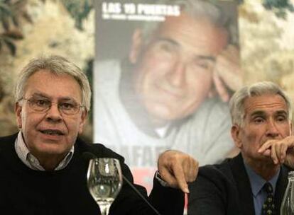 Felipe González y Rafael Vera, en la presentación del líbro del ex secretario de Estado.