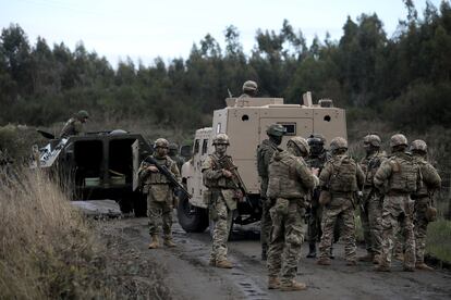 Militares y policías realizan operativos en Concepción, luego del ataque fatal del 27 de abril.