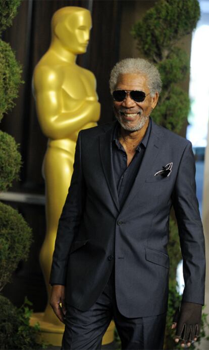 Morgan Freeman aún no se ha recuperado del accidente de tráfico que sufrió en agosto. El actor ha explicado a la revista <i>People</i> que todavía no puede mover la mano izquierda.  "Sufrí daño en los nervios y no ha mejorado. No puedo moverla", ha dicho el nominado al Oscar por su papel en <i>Invictus</i>.