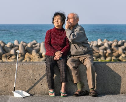 Dos habitantes de la ciudad japonesa de Okinawa.