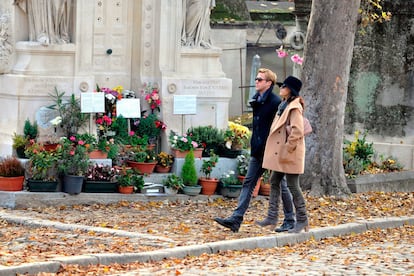 No. Porque su idea de una cita romántica es pasear por el cementerio.