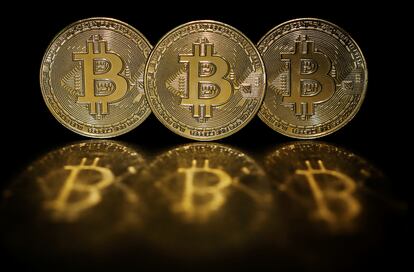 Representaciones de la criptomoneda bitcoin.
