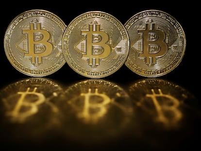 Representaciones de la criptomoneda bitcoin.