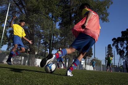 Chavales entrenándose en La Candela, en San Justo, en el cordón suburbano de Buenos Aires, esta semana.