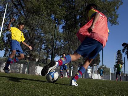 Chavales entrenándose en La Candela, en San Justo, en el cordón suburbano de Buenos Aires, esta semana.