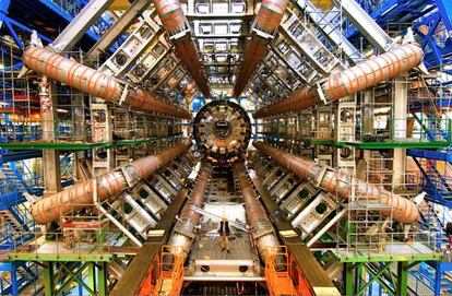 Imagen del LHC, el acelerador de part&iacute;culas  europeo que aparece en el documental  Particle Fever.