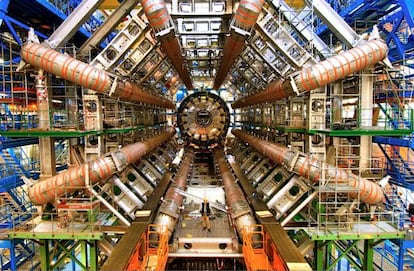 Imagen del LHC, el acelerador de part&iacute;culas  europeo que aparece en el documental  Particle Fever.