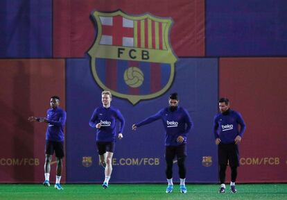 Fati, De Jong, Suárez y Messi, durante un entrenamiento del Barcelona.