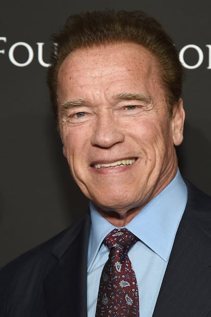 Arnold Schwarzenegger.

En 2003, Los Angeles Times publicó un reportaje en el que seis mujeres denunciaron conductas de acoso sexual en sets de grabación y en oficinas de la industria desde los años 70 hasta la década del 2000. Tres de ellas declararon que el actor les agarró de los pechos sin permiso, una cuarta dijo que el austríaco metió su mano por debajo de su falda y le tocó el culo, una quinta contó que el actor intentó quitarle un bañador en un ascensor y la sexta indicó que el actor la puso una vez en su regazo sin su consentimiento y le preguntó si alguna vez le habían hecho cierto actual sexual. “¿Me violó? Por supuesto que no, ¿me humilló? Puedes apostar a que sí”, contó a la publicación.