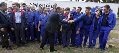 Rubalcaba visita la fábrica de Ford España.
